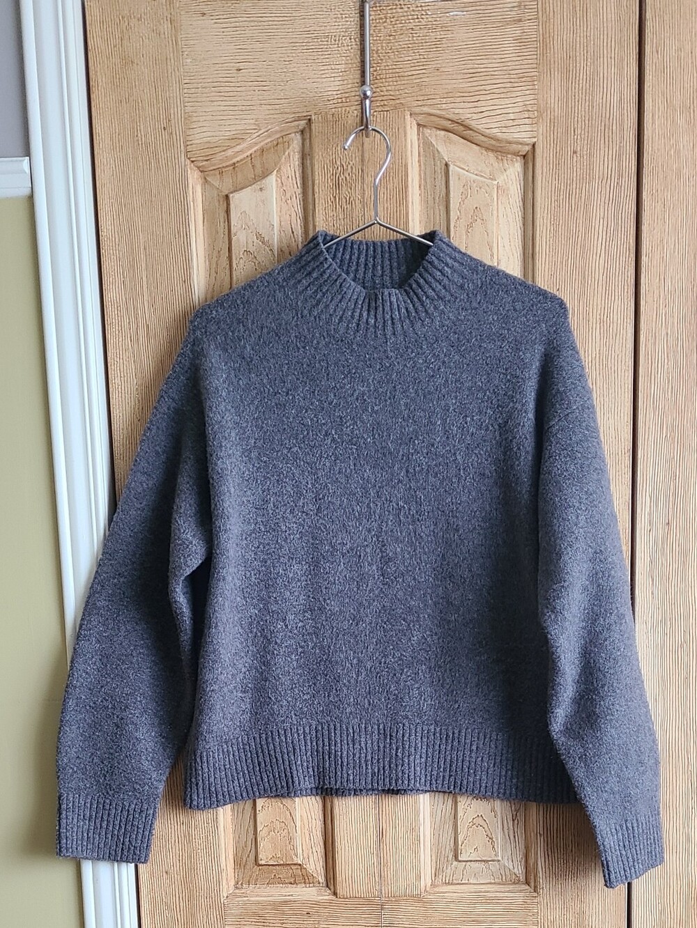 Uniqlo Women's Gray  Sweater